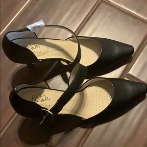 New never worn Life Stride heels